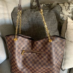 Small dezigner tote…